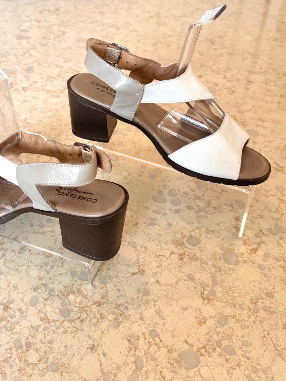 *NWOB Woman's Size 10M Gray-White Sandal by Constance 100% Leather out & insole